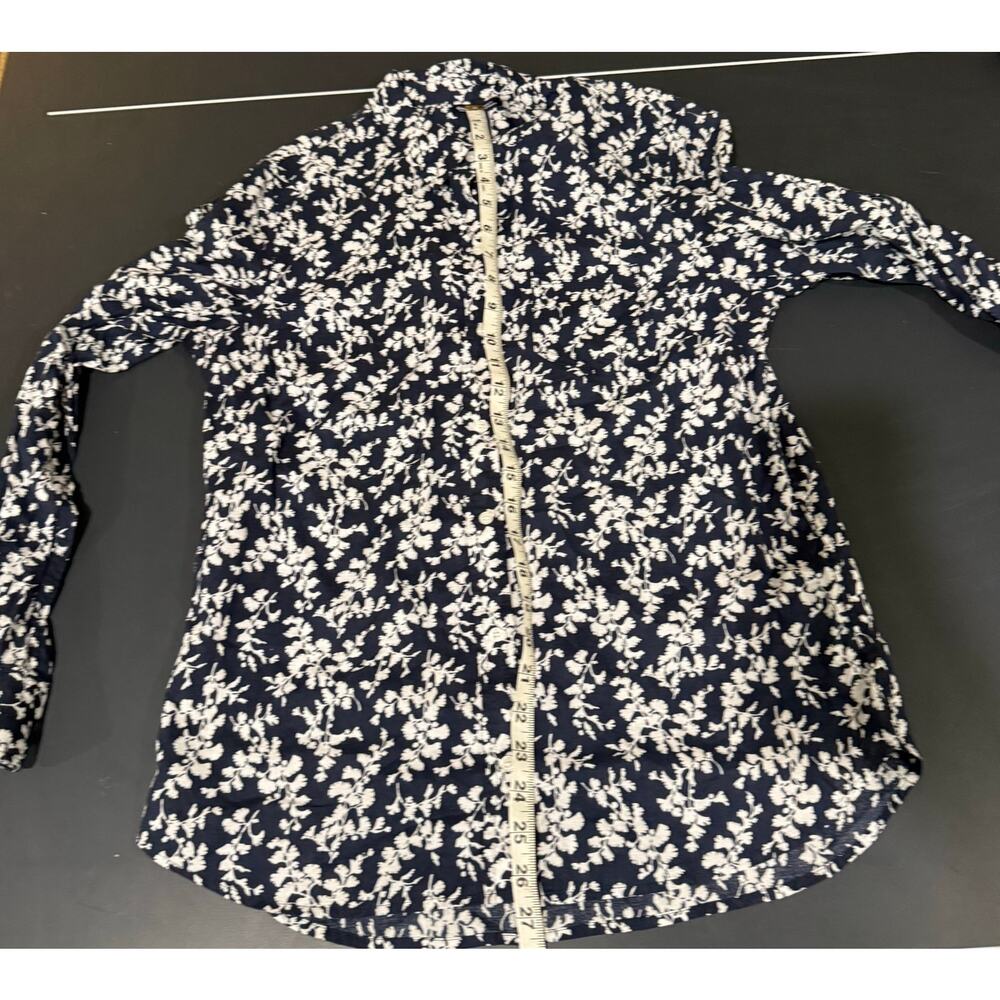 Women's GAP Boyfriend fit blue floral long sleeve button-up shirt medium - Picture 6 of 7